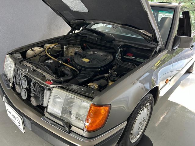 ミディアムクラス ３００ＴＥ　右ハンドル（Ｗ１２４）　サンルーフ　オートリモコンキー（54枚目）