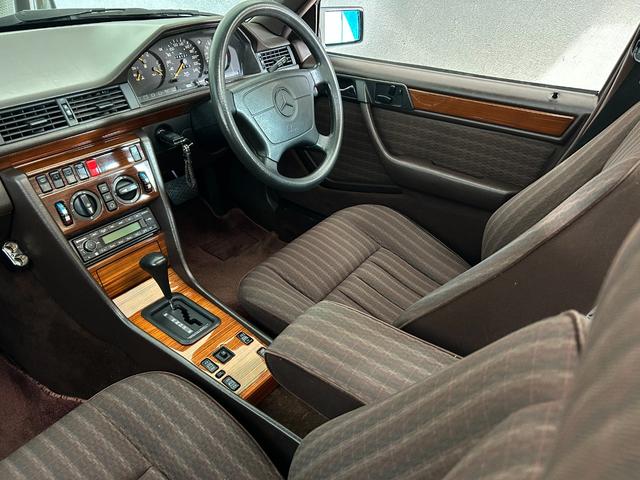 ミディアムクラス ３００ＴＥ　右ハンドル（Ｗ１２４）　サンルーフ　オートリモコンキー（55枚目）