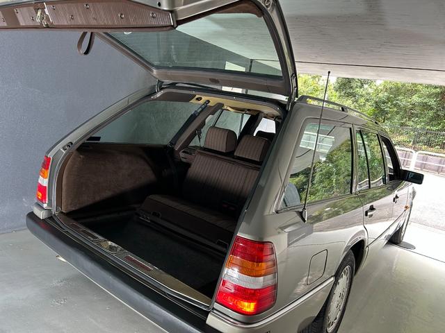 ミディアムクラス ３００ＴＥ　右ハンドル（Ｗ１２４）　サンルーフ　オートリモコンキー（57枚目）