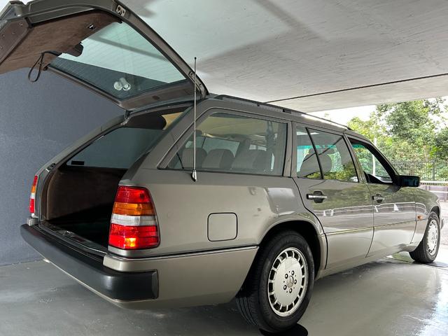 ミディアムクラス ３００ＴＥ　右ハンドル（Ｗ１２４）　サンルーフ　オートリモコンキー（59枚目）