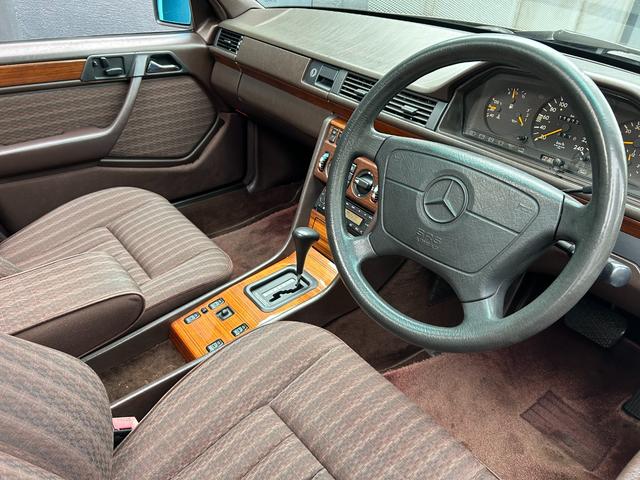 ミディアムクラス ３００ＴＥ　右ハンドル（Ｗ１２４）　サンルーフ　オートリモコンキー（63枚目）