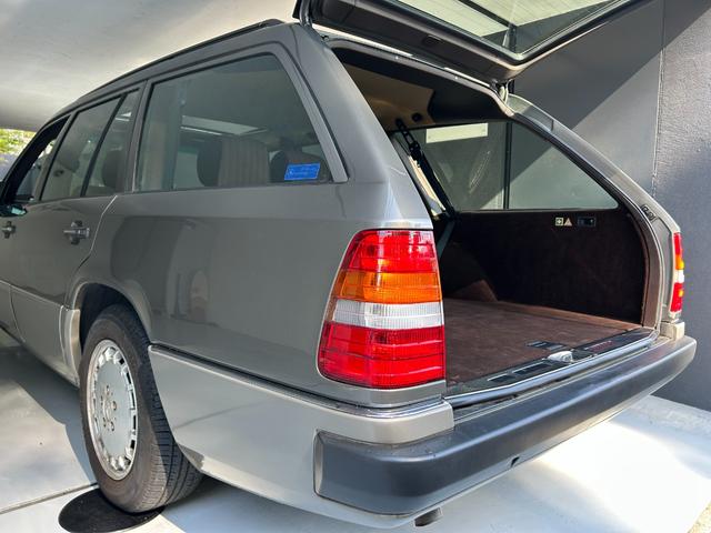 ミディアムクラス ３００ＴＥ　右ハンドル（Ｗ１２４）　サンルーフ　オートリモコンキー（67枚目）