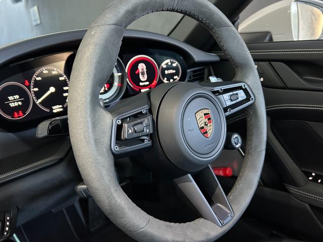 ９１１ ９１１カレラＧＴＳ　カブリオレ　ＰＤＫ　ＧＴＳインテリアＰＫＧ　スポクロ　スポエグ　ワンオーナー車（7枚目）