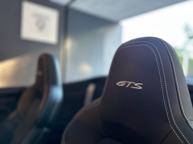 ９１１ ９１１カレラＧＴＳ　カブリオレ　ＰＤＫ　ＧＴＳインテリアＰＫＧ　スポクロ　スポエグ　ワンオーナー車（9枚目）