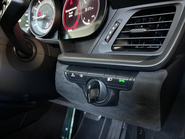 ９１１ ９１１カレラＧＴＳ　カブリオレ　ＰＤＫ　ＧＴＳインテリアＰＫＧ　スポクロ　スポエグ　ワンオーナー車（19枚目）