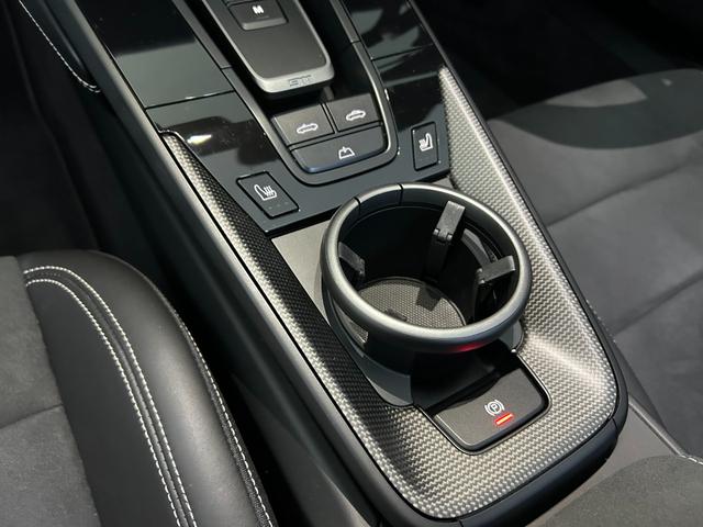 ９１１ ９１１カレラＧＴＳ　カブリオレ　ＰＤＫ　ＧＴＳインテリアＰＫＧ　スポクロ　スポエグ　ワンオーナー車（35枚目）
