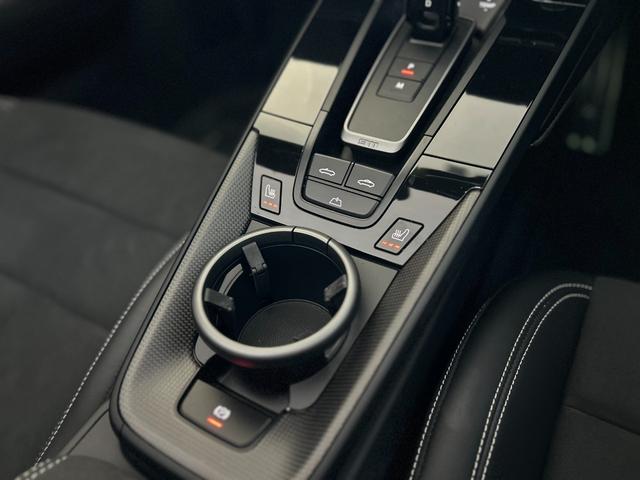 ９１１ ９１１カレラＧＴＳ　カブリオレ　ＰＤＫ　ＧＴＳインテリアＰＫＧ　スポクロ　スポエグ　ワンオーナー車（71枚目）