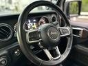ジープ・ラングラーアンリミテッド サハラ　２．０Ｌ　４ＷＤ　ＡｐｐｌｅｃａｒＰｌａｙ　ＡＬＰＩＮＥサウンド　フロアＭＴモード付８ＡＴ　全周囲カメラ　ドライブレコーダー　ＥＴＣ　フルセグ　本革シート　電動シート　シートヒーター　アルミホイール（6枚目）