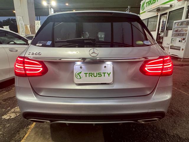 Ｃクラスステーションワゴン Ｃ２００　ステーションワゴン　スポーツ本革仕様　レーダーセーフティＰＫＧ　ＡＭＧ１８インチＡＷ　ＡＭＧフルエアロ　ＬＥＤヘッドライト　ブラックレザー　ＨＤＤナビ　フルセグＴＶ　ＢＴオーディオ　バックカメラ　パワーリアゲート（5枚目）
