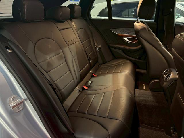 Ｃクラスステーションワゴン Ｃ２００　ステーションワゴン　スポーツ本革仕様　レーダーセーフティＰＫＧ　ＡＭＧ１８インチＡＷ　ＡＭＧフルエアロ　ＬＥＤヘッドライト　ブラックレザー　ＨＤＤナビ　フルセグＴＶ　ＢＴオーディオ　バックカメラ　パワーリアゲート（8枚目）