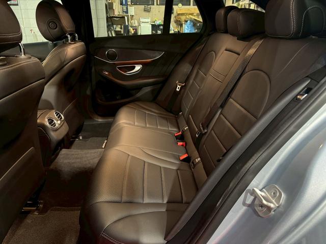 Ｃクラスステーションワゴン Ｃ２００　ステーションワゴン　スポーツ本革仕様　レーダーセーフティＰＫＧ　ＡＭＧ１８インチＡＷ　ＡＭＧフルエアロ　ＬＥＤヘッドライト　ブラックレザー　ＨＤＤナビ　フルセグＴＶ　ＢＴオーディオ　バックカメラ　パワーリアゲート（10枚目）