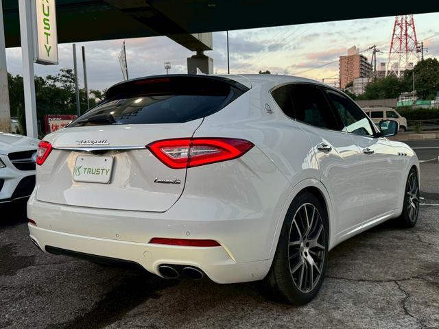 MASERATI LEVANTE BASE GRADE