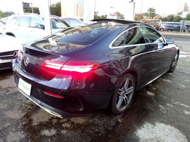 Ｅクラス Ｅ２００　クーペ　スポーツ　レザーＰＫＧ　ＡＭＧ１９ＡＷ　ＡＭＧフルエアロ　ガラスＳＲ　マキアートベージュ×ヨットブルー　ブルメスター　フルセグＴＶ　３６０°カメラ　ＰＴＳ　ブルメスターサウンド　ヘッドアップディスプレイ　ＥＴＣ（16枚目）