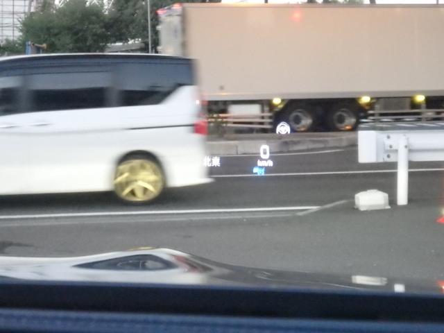 Ｅクラス Ｅ２００　クーペ　スポーツ　レザーＰＫＧ　ＡＭＧ１９ＡＷ　ＡＭＧフルエアロ　ガラスＳＲ　マキアートベージュ×ヨットブルー　ブルメスター　フルセグＴＶ　３６０°カメラ　ＰＴＳ　ブルメスターサウンド　ヘッドアップディスプレイ　ＥＴＣ（28枚目）