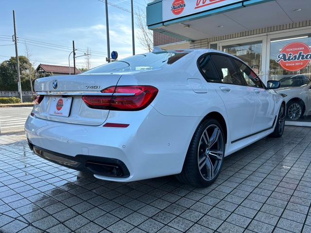 ７４０ｉ　Ｍスポーツ　サンルーフ　ヘッドアップディスプレイ　　３６０°カメラ　ＡＣＣ　黒革　シートヒーター　ベンチレーション　パワーシート　ＬＥＤ　ハーマンカードン　　純正２０インチＡＷ(8枚目)