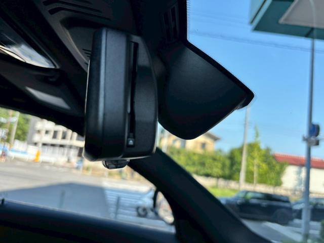３シリーズ ３１８ｉツーリング　Ｍスポーツ　１オーナー・ｉＤｒｉｖｅナビ・３６０カメラ・アクティブクルーズコントロール・レーンチェンジウォーニング・ＬＥＤヘッドライト・メモリー機能付きパワーシート・ＥＴＣ・１８ＡＷ・パワーバックドア（16枚目）