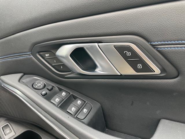 3シリーズ 320d xDriveツーリング Mスポーツ 純正ナビ・360度カメラ・LEDヘッドライト・ハーフレザーシート・メモリー機能付きパワーシート・シートヒーター・ETC・18AW・パワーバックドア(23枚目)