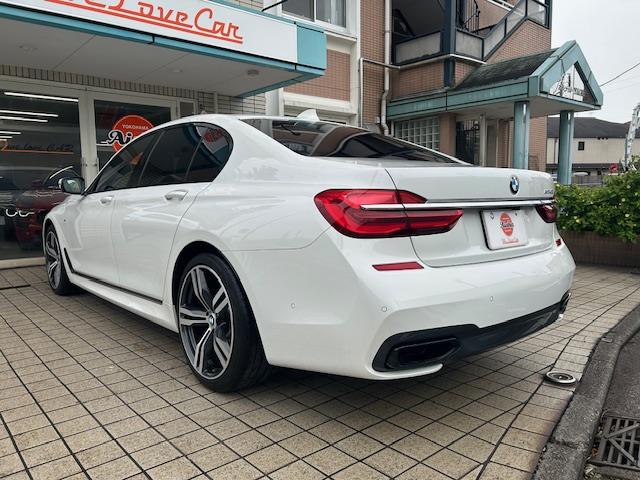 ７シリーズ ７４０ｉ　Ｍスポーツ　ＳＲ・黒革・シートヒーター・シートクーラー・３６０度カメラ・ハーマンカードンスピーカー・ヘッドアップディスプレイ・パワートランク・Ｆドライブレコーダー・ＥＴＣ・２０ＡＷ（8枚目）