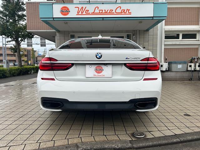 ７シリーズ ７４０ｉ　Ｍスポーツ　ＳＲ・黒革・シートヒーター・シートクーラー・３６０度カメラ・ハーマンカードンスピーカー・ヘッドアップディスプレイ・パワートランク・Ｆドライブレコーダー・ＥＴＣ・２０ＡＷ（9枚目）