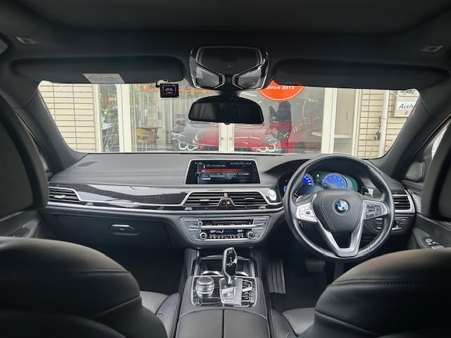 ７シリーズ ７４０ｉ　Ｍスポーツ　ＳＲ・黒革・シートヒーター・シートクーラー・３６０度カメラ・ハーマンカードンスピーカー・ヘッドアップディスプレイ・パワートランク・Ｆドライブレコーダー・ＥＴＣ・２０ＡＷ（11枚目）