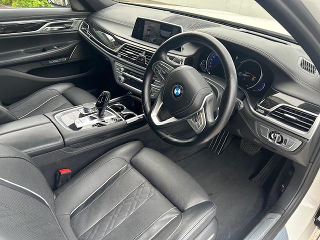 ７シリーズ ７４０ｉ　Ｍスポーツ　ＳＲ・黒革・シートヒーター・シートクーラー・３６０度カメラ・ハーマンカードンスピーカー・ヘッドアップディスプレイ・パワートランク・Ｆドライブレコーダー・ＥＴＣ・２０ＡＷ（12枚目）