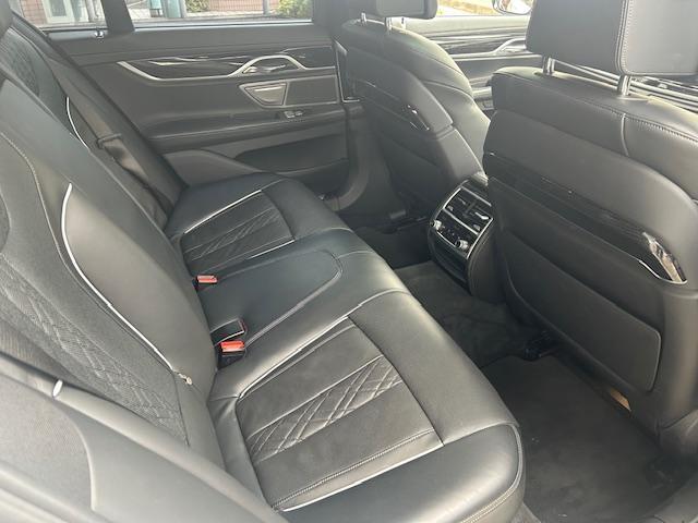 ７シリーズ ７４０ｉ　Ｍスポーツ　ＳＲ・黒革・シートヒーター・シートクーラー・３６０度カメラ・ハーマンカードンスピーカー・ヘッドアップディスプレイ・パワートランク・Ｆドライブレコーダー・ＥＴＣ・２０ＡＷ（16枚目）