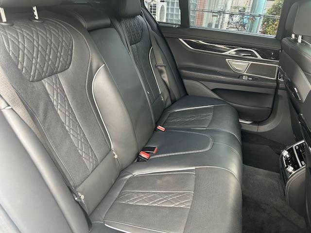 ７シリーズ ７４０ｉ　Ｍスポーツ　ＳＲ・黒革・シートヒーター・シートクーラー・３６０度カメラ・ハーマンカードンスピーカー・ヘッドアップディスプレイ・パワートランク・Ｆドライブレコーダー・ＥＴＣ・２０ＡＷ（17枚目）