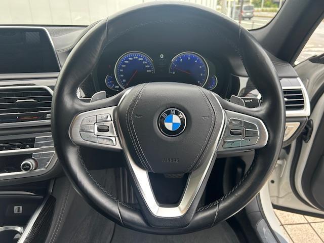 ７シリーズ ７４０ｉ　Ｍスポーツ　ＳＲ・黒革・シートヒーター・シートクーラー・３６０度カメラ・ハーマンカードンスピーカー・ヘッドアップディスプレイ・パワートランク・Ｆドライブレコーダー・ＥＴＣ・２０ＡＷ（19枚目）