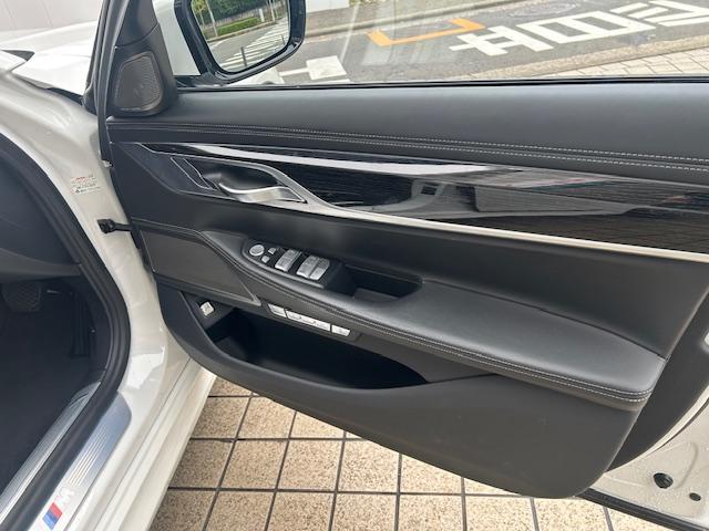 ７シリーズ ７４０ｉ　Ｍスポーツ　ＳＲ・黒革・シートヒーター・シートクーラー・３６０度カメラ・ハーマンカードンスピーカー・ヘッドアップディスプレイ・パワートランク・Ｆドライブレコーダー・ＥＴＣ・２０ＡＷ（24枚目）