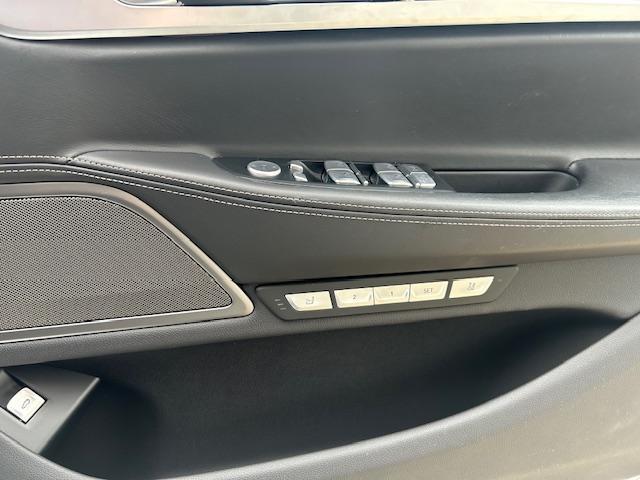 ７シリーズ ７４０ｉ　Ｍスポーツ　ＳＲ・黒革・シートヒーター・シートクーラー・３６０度カメラ・ハーマンカードンスピーカー・ヘッドアップディスプレイ・パワートランク・Ｆドライブレコーダー・ＥＴＣ・２０ＡＷ（25枚目）