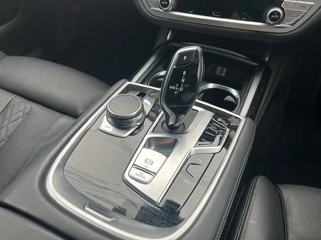 ７シリーズ ７４０ｉ　Ｍスポーツ　ＳＲ・黒革・シートヒーター・シートクーラー・３６０度カメラ・ハーマンカードンスピーカー・ヘッドアップディスプレイ・パワートランク・Ｆドライブレコーダー・ＥＴＣ・２０ＡＷ（33枚目）