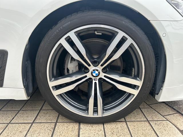 ７シリーズ ７４０ｉ　Ｍスポーツ　ＳＲ・黒革・シートヒーター・シートクーラー・３６０度カメラ・ハーマンカードンスピーカー・ヘッドアップディスプレイ・パワートランク・Ｆドライブレコーダー・ＥＴＣ・２０ＡＷ（43枚目）