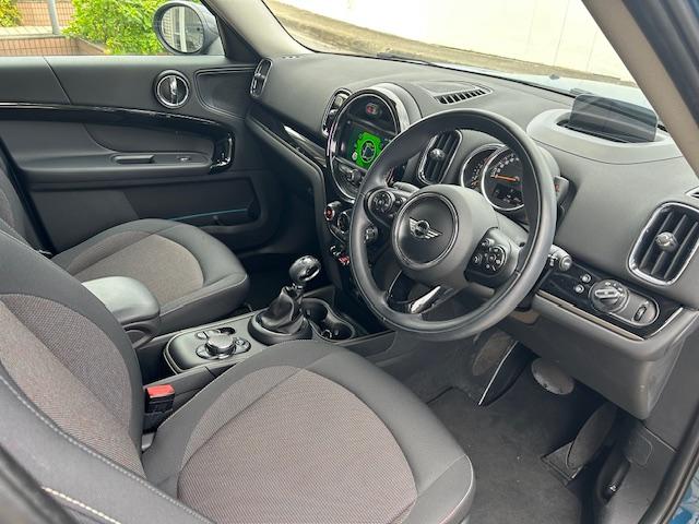 人間工学に基づいて作られた長時間運転しても疲れを知らない心地の良いシート