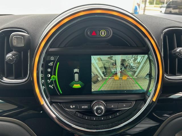 鮮明で大きなバックモニター映像画面です