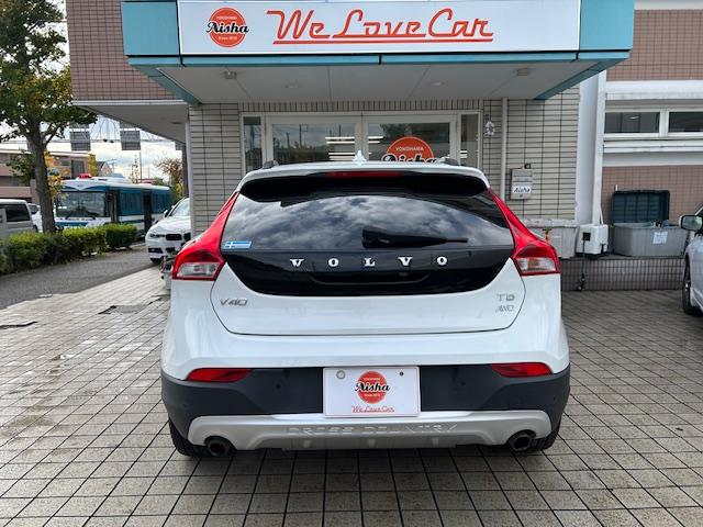 Ｖ４０ クロスカントリー　Ｔ５　ＡＷＤ　クロスカントリー　Ｔ５　ＡＷＤ（５名）ナビ・ＴＶ・バックカメラ　ＥＴＣ　白黒コンビ革シート　パワーシート　シートヒーター　ＨＩＤ　　クリアランスソナー　アダプティブクルーズコントロール　１７アルミ（8枚目）