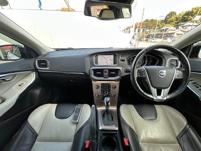 Ｖ４０ クロスカントリー　Ｔ５　ＡＷＤ　クロスカントリー　Ｔ５　ＡＷＤ（５名）ナビ・ＴＶ・バックカメラ　ＥＴＣ　白黒コンビ革シート　パワーシート　シートヒーター　ＨＩＤ　　クリアランスソナー　アダプティブクルーズコントロール　１７アルミ（11枚目）