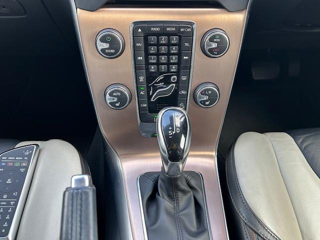 Ｖ４０ クロスカントリー　Ｔ５　ＡＷＤ　クロスカントリー　Ｔ５　ＡＷＤ（５名）ナビ・ＴＶ・バックカメラ　ＥＴＣ　白黒コンビ革シート　パワーシート　シートヒーター　ＨＩＤ　　クリアランスソナー　アダプティブクルーズコントロール　１７アルミ（19枚目）