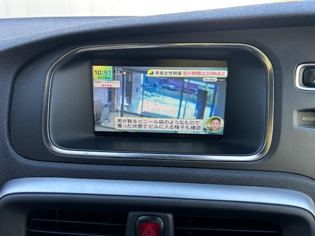 Ｖ４０ クロスカントリー　Ｔ５　ＡＷＤ　クロスカントリー　Ｔ５　ＡＷＤ（５名）ナビ・ＴＶ・バックカメラ　ＥＴＣ　白黒コンビ革シート　パワーシート　シートヒーター　ＨＩＤ　　クリアランスソナー　アダプティブクルーズコントロール　１７アルミ（27枚目）