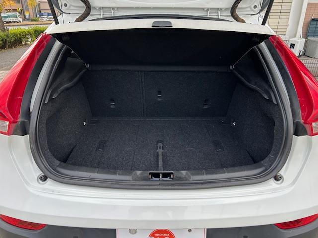 Ｖ４０ クロスカントリー　Ｔ５　ＡＷＤ　クロスカントリー　Ｔ５　ＡＷＤ（５名）ナビ・ＴＶ・バックカメラ　ＥＴＣ　白黒コンビ革シート　パワーシート　シートヒーター　ＨＩＤ　　クリアランスソナー　アダプティブクルーズコントロール　１７アルミ（36枚目）