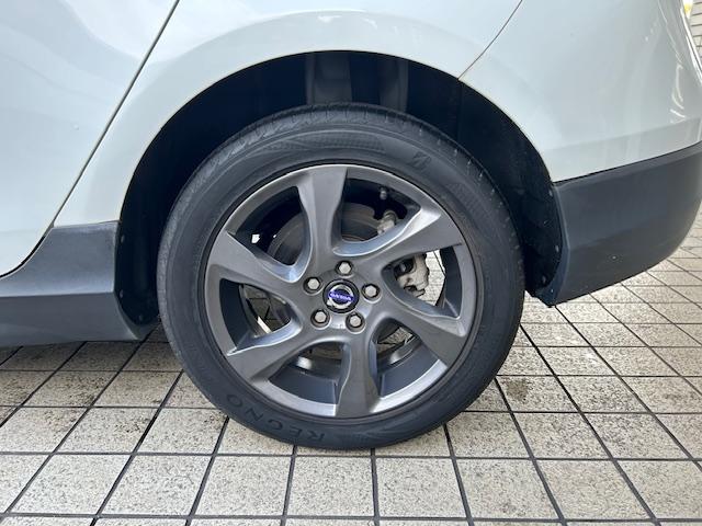 Ｖ４０ クロスカントリー　Ｔ５　ＡＷＤ　クロスカントリー　Ｔ５　ＡＷＤ（５名）ナビ・ＴＶ・バックカメラ　ＥＴＣ　白黒コンビ革シート　パワーシート　シートヒーター　ＨＩＤ　　クリアランスソナー　アダプティブクルーズコントロール　１７アルミ（39枚目）