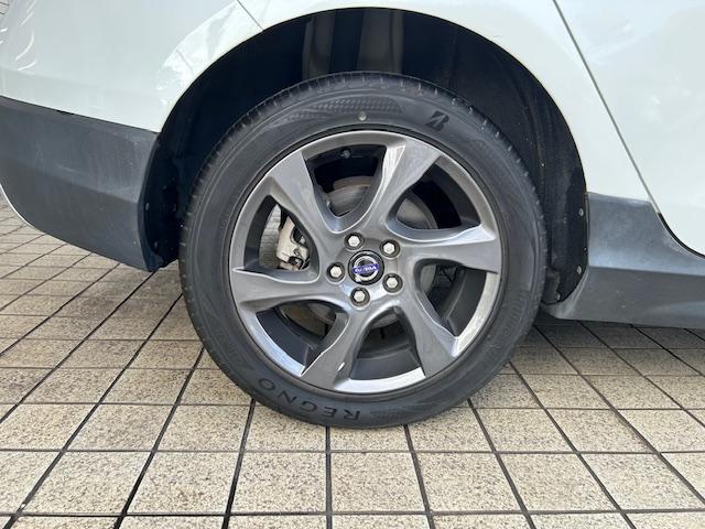 Ｖ４０ クロスカントリー　Ｔ５　ＡＷＤ　クロスカントリー　Ｔ５　ＡＷＤ（５名）ナビ・ＴＶ・バックカメラ　ＥＴＣ　白黒コンビ革シート　パワーシート　シートヒーター　ＨＩＤ　　クリアランスソナー　アダプティブクルーズコントロール　１７アルミ（40枚目）