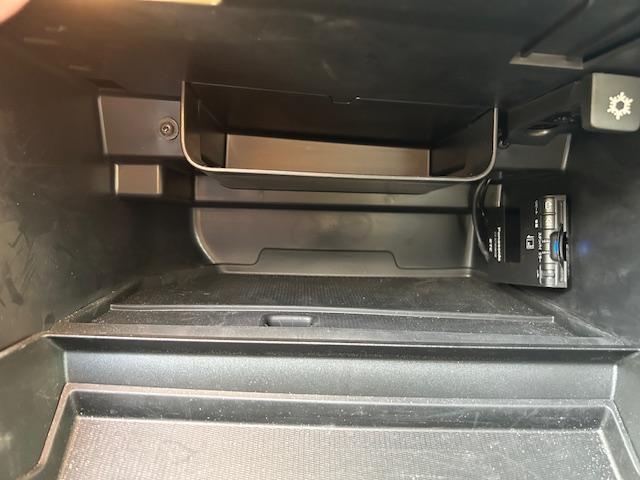 Ｖ４０ クロスカントリー　Ｔ５　ＡＷＤ　クロスカントリー　Ｔ５　ＡＷＤ（５名）ナビ・ＴＶ・バックカメラ　ＥＴＣ　白黒コンビ革シート　パワーシート　シートヒーター　ＨＩＤ　　クリアランスソナー　アダプティブクルーズコントロール　１７アルミ（43枚目）