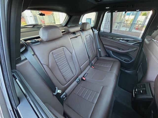 Ｘ３ Ｍ４０ｄ　Ｍ４０ｄ（５名）１オーナー・モカレザー・メモリー機能付きパワーシート・シートヒーター・パノラマガラスサンルーフ・ハーマンカードン・ヘッドアップディスプレイ・３６０カメラ・ＴＶ・ＥＴＣ・２１ＡＷ・（24枚目）
