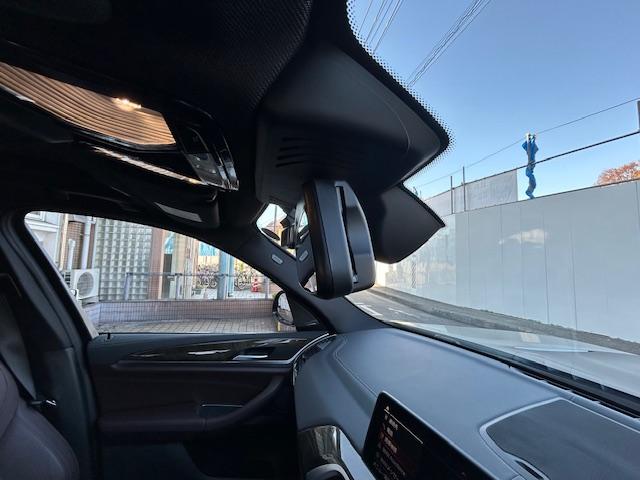 Ｘ３ Ｍ４０ｄ　Ｍ４０ｄ（５名）１オーナー・モカレザー・メモリー機能付きパワーシート・シートヒーター・パノラマガラスサンルーフ・ハーマンカードン・ヘッドアップディスプレイ・３６０カメラ・ＴＶ・ＥＴＣ・２１ＡＷ・（30枚目）