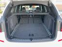 後部座席を倒せばトランクスルーになる広いトランク オープン時も間口が広い。