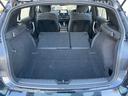 後部座席の背もたれを倒せばトランクスルーになります