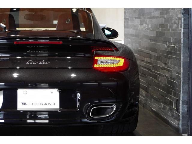 ９１１ ９１１ターボ　スポーツクロノＰＫＧ　サンルーフ　ナチュラルレッドレザー　スポーツステアリング　ＢＯＳＥサウンド　バックカメラ　ディーラー記録簿　後期ＰＤＫモデル（22枚目）