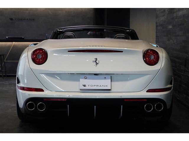 カリフォルニアＴ ベースグレード　Ｆ１　ＤＣＴ　ＬＥＤカーボンドライビングゾーン　ＯＰ鍛造２０インチＡＷ　ブルースターリングインテリア　ＡｐｐｌｅＣａｒＰｌａｙ　正規ディーラー車（30枚目）