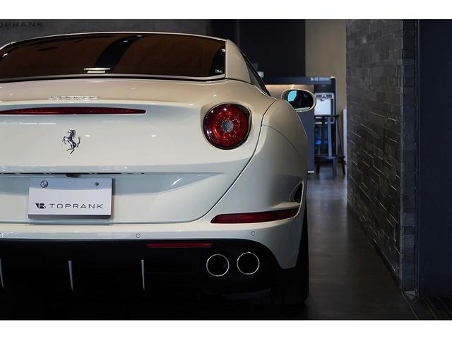 カリフォルニアＴ ベースグレード　Ｆ１　ＤＣＴ　ＬＥＤカーボンドライビングゾーン　ＯＰ鍛造２０インチＡＷ　ブルースターリングインテリア　ＡｐｐｌｅＣａｒＰｌａｙ　正規ディーラー車（31枚目）