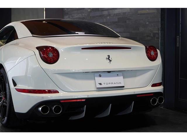 カリフォルニアＴ ベースグレード　Ｆ１　ＤＣＴ　ＬＥＤカーボンドライビングゾーン　ＯＰ鍛造２０インチＡＷ　ブルースターリングインテリア　ＡｐｐｌｅＣａｒＰｌａｙ　正規ディーラー車（32枚目）